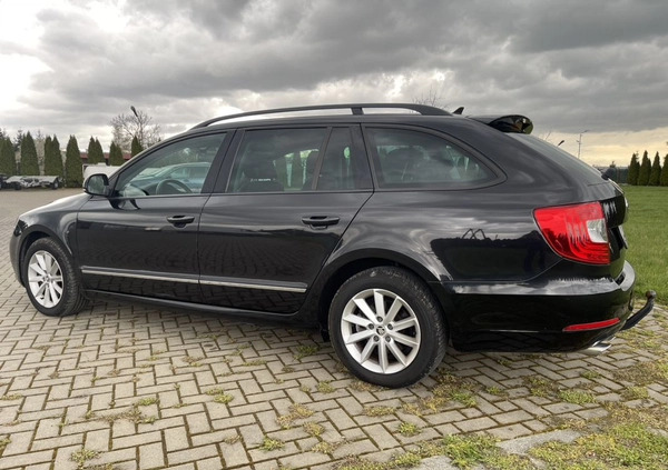 Skoda Superb cena 34900 przebieg: 260000, rok produkcji 2014 z Łobez małe 436